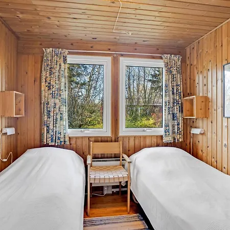 Semesterbostad 3 Bedroom Cozy In